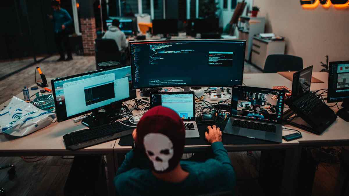 ¿Qué se necesita para ser un hacker? Te lo contamos todo - FOLOU