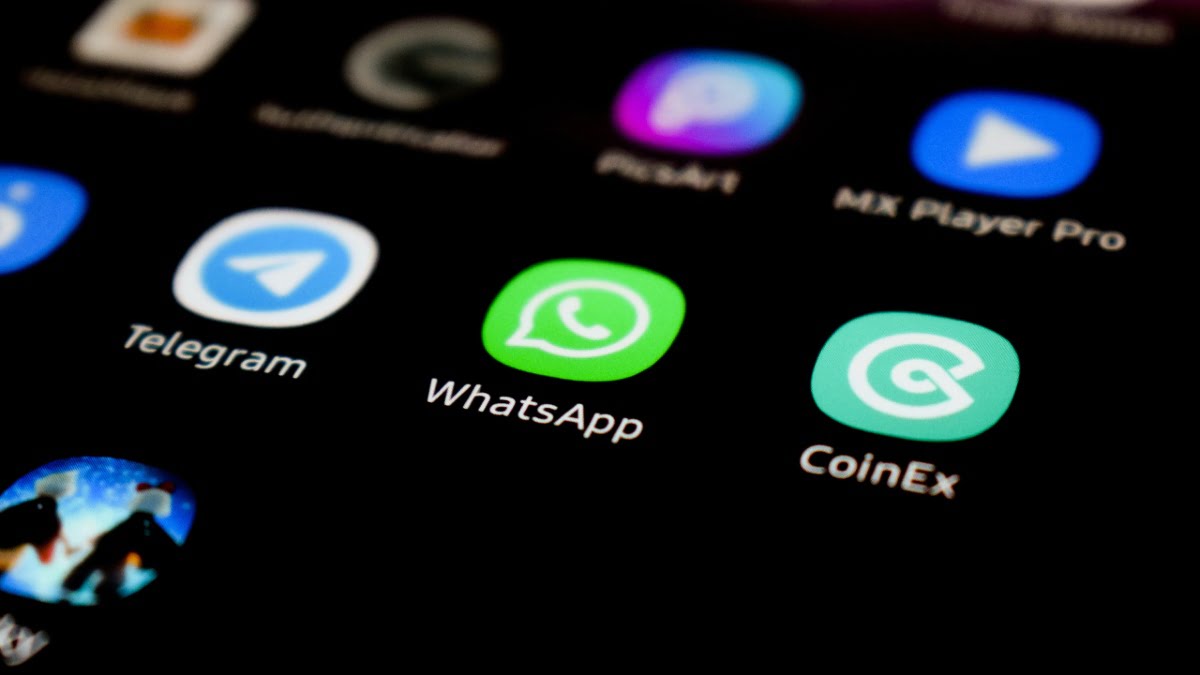 WhatsApp polls are now available on iOS, Android and PC